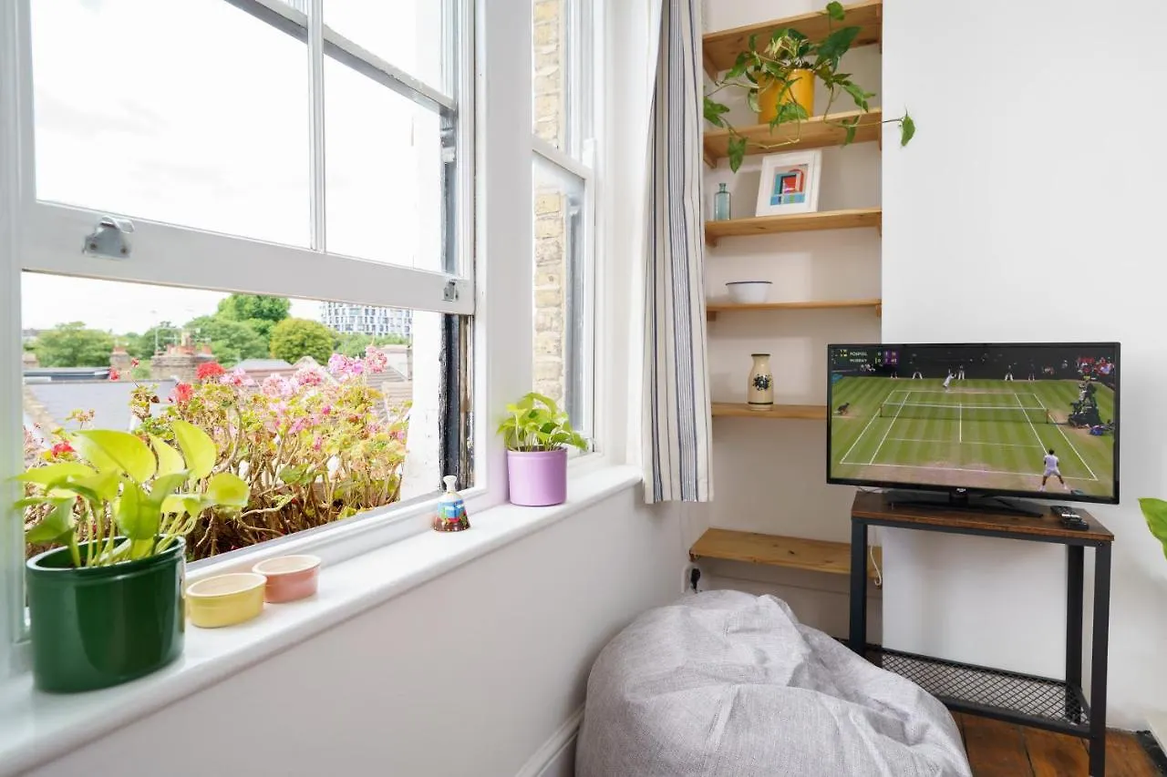 Appartement 50 Meters To The Metro à Londres