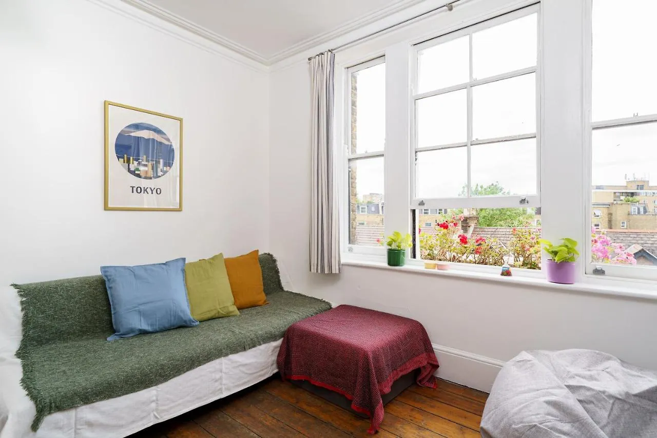 Appartement 50 Meters To The Metro à Londres