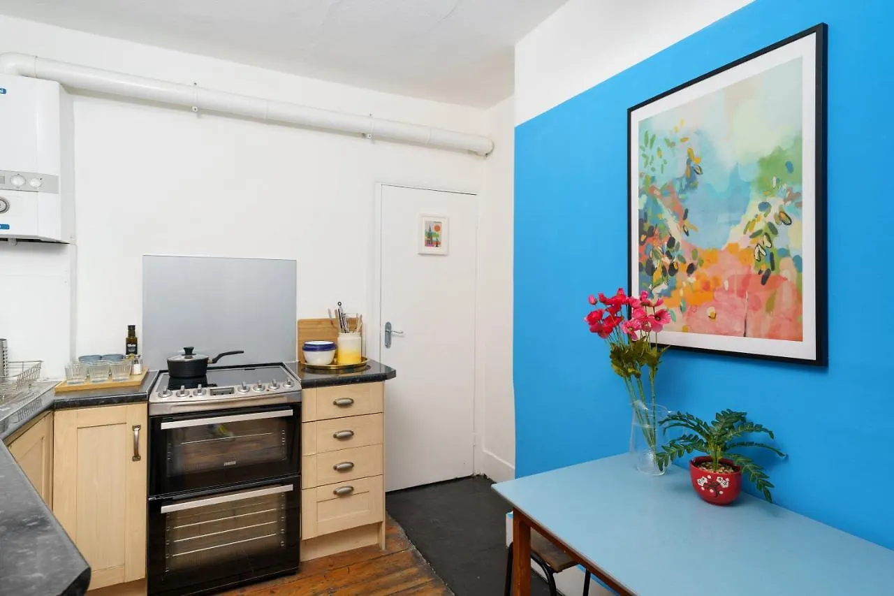 Appartement 50 Meters To The Metro à Londres
