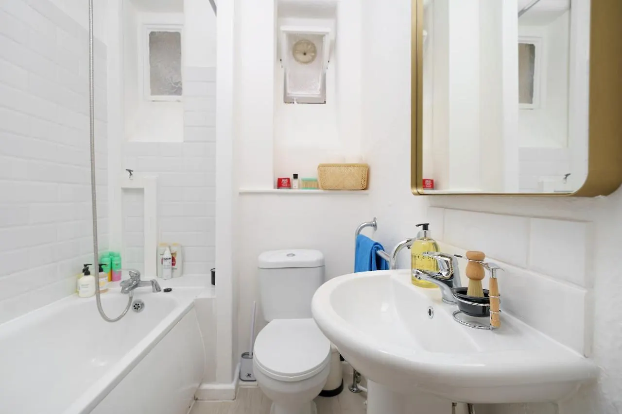 Appartement 50 Meters To The Metro à Londres