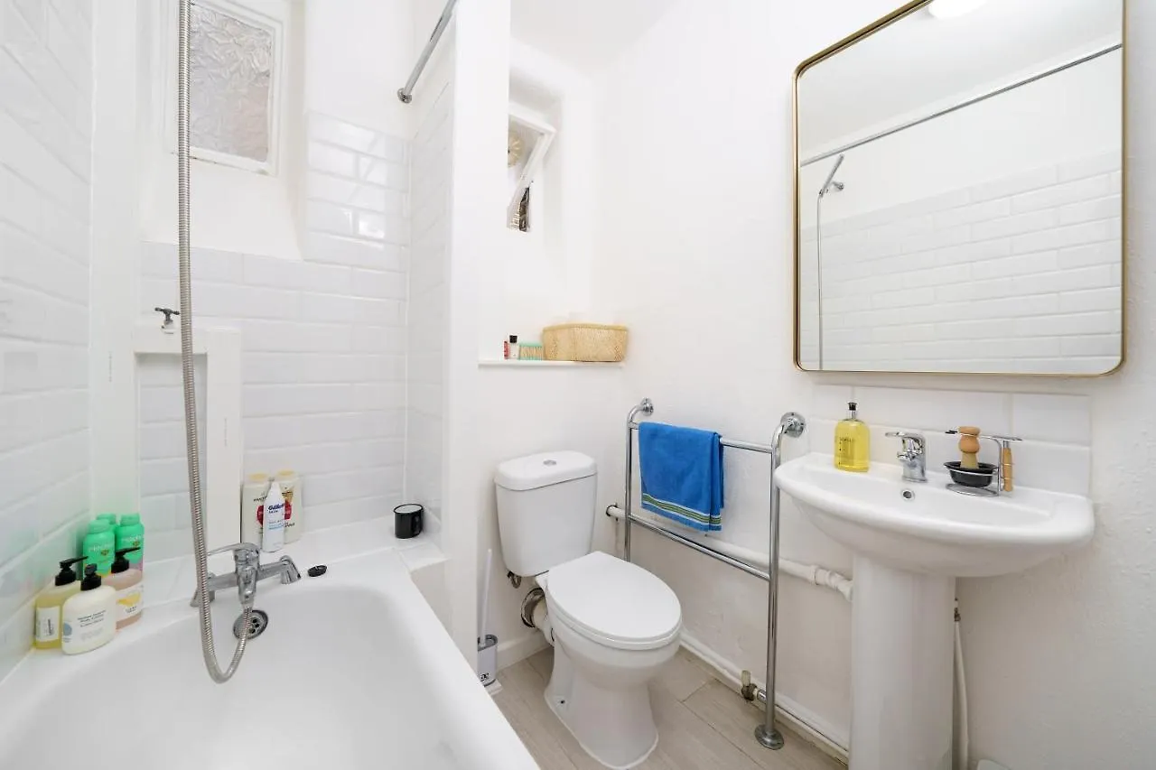 Appartement 50 Meters To The Metro à Londres